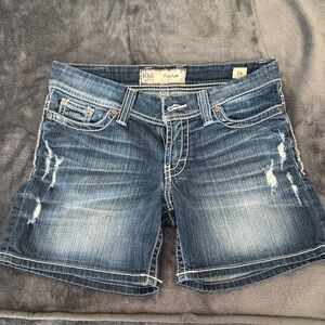 BKE Payton Women’s Distressed Denim Shorts — Blue Wash